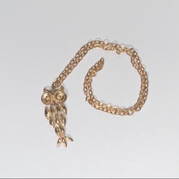 Avon 1974 Articulated Owl Pendant and Chain Gold Toned Metal Vintage - Picture 3 of 11